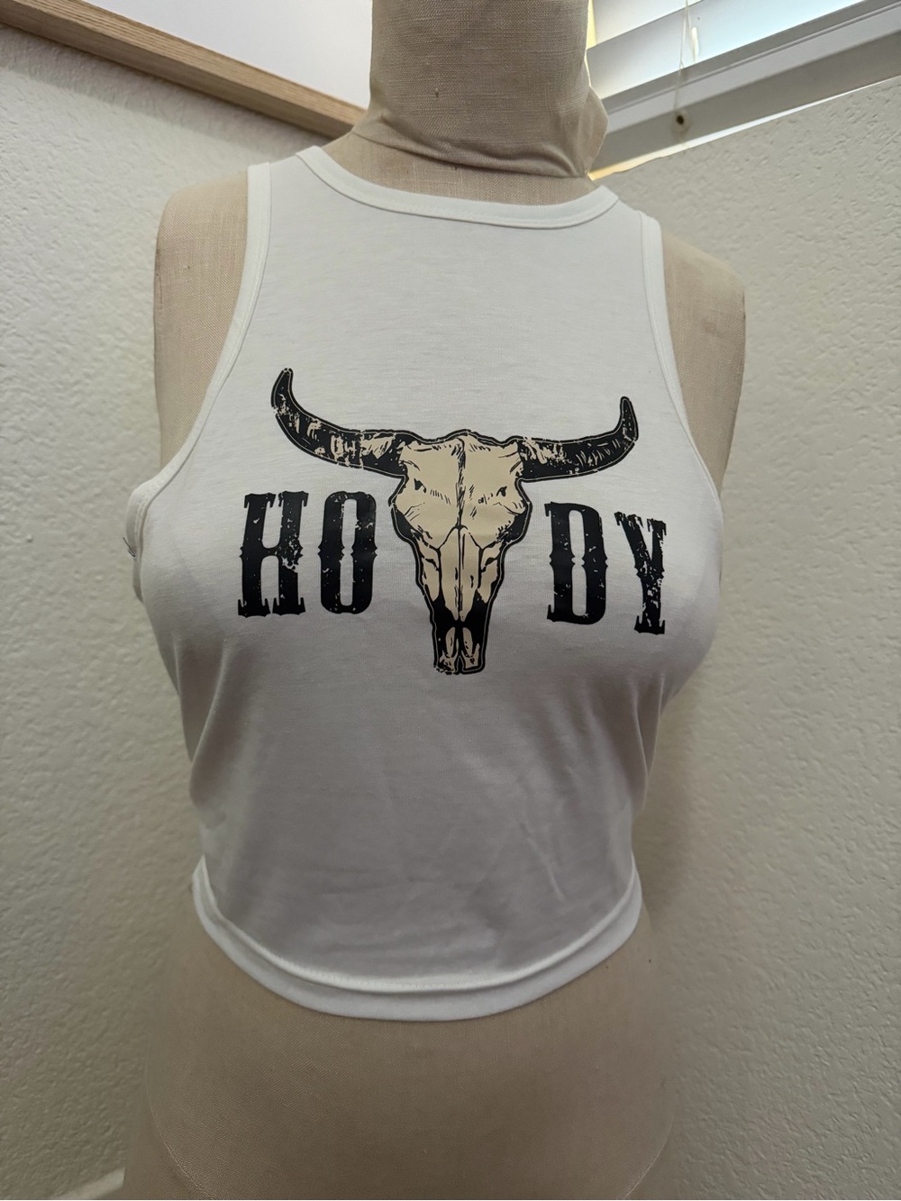 Howdy Graphic White Cropped Tank Top